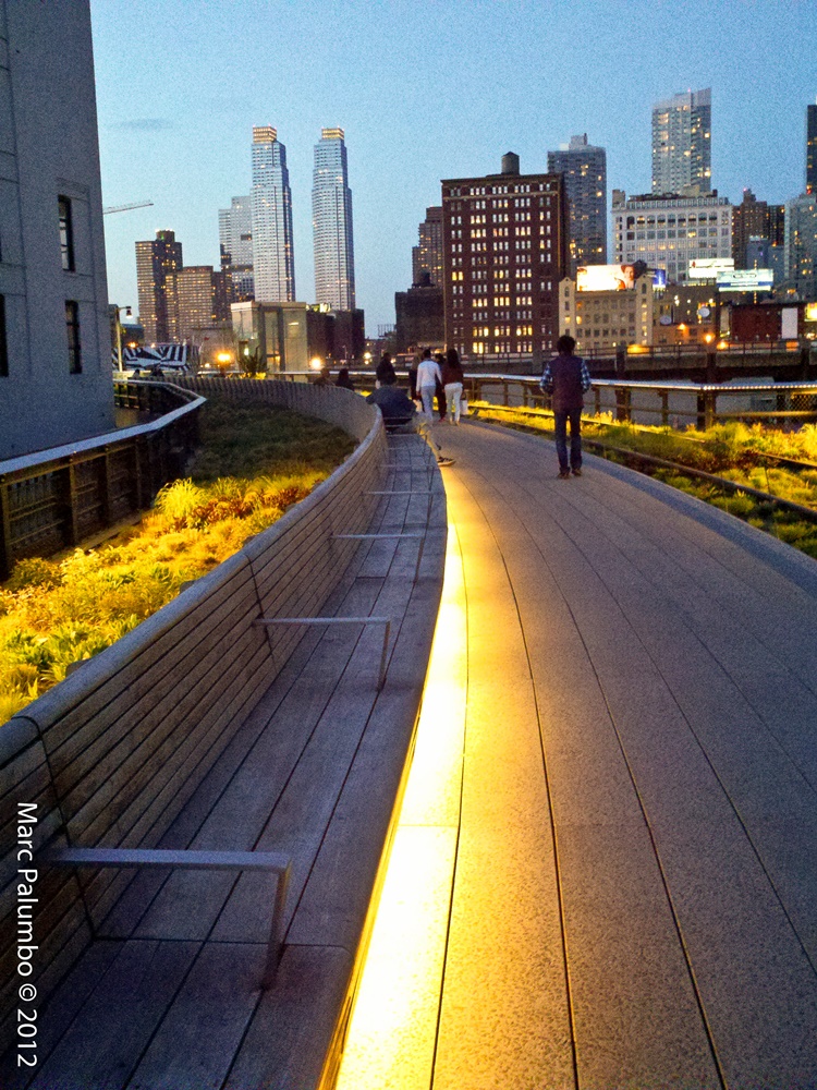 Highline Curved Bench